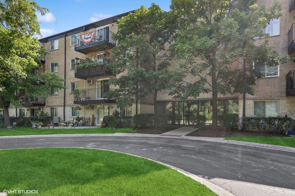 1215 N Waterman Avenue 3L, Arlington Heights, IL 60004