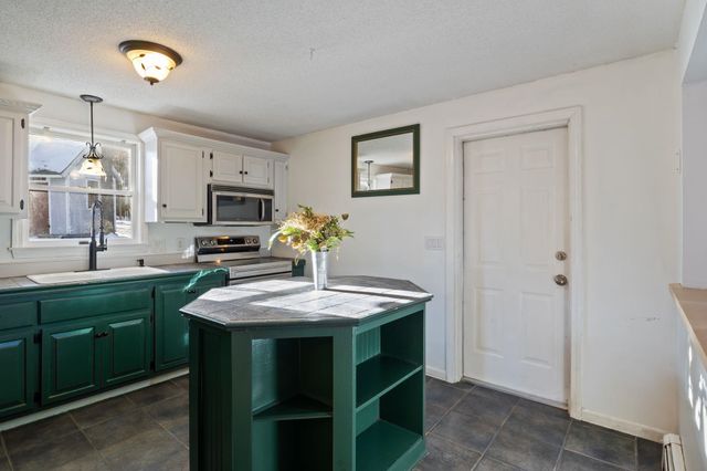 25 Leathers Lane, Dover, NH 03820