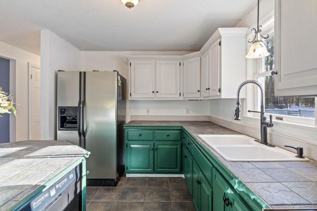 25 Leathers Lane, Dover, NH 03820