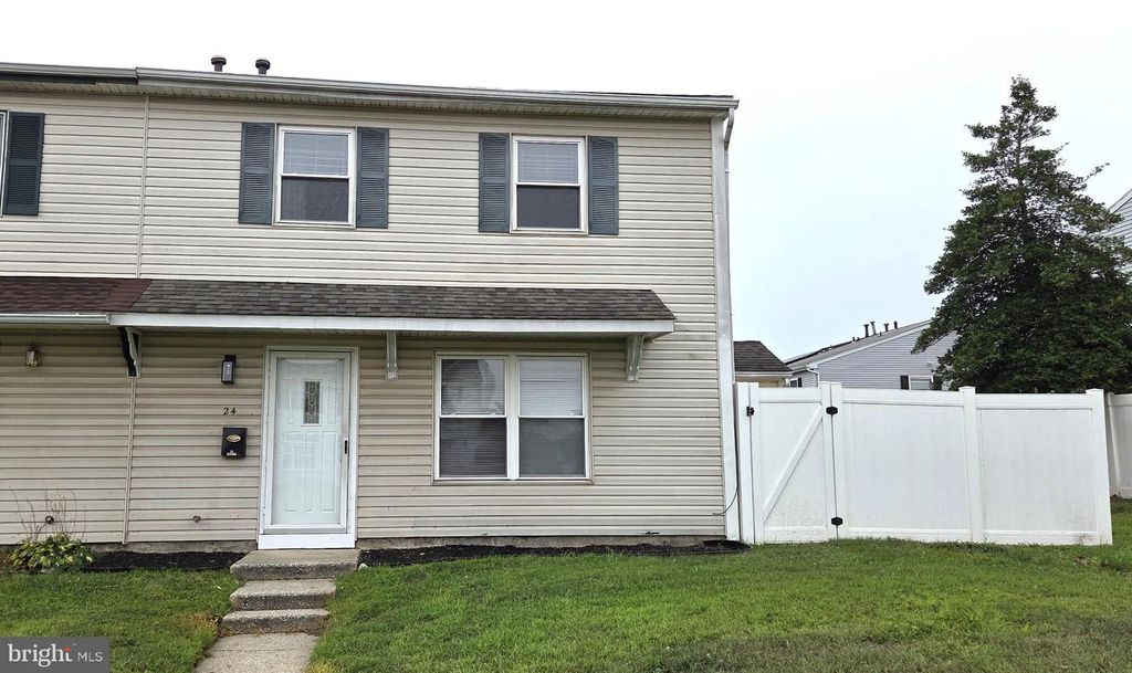 24 LENNOX CT, Sicklerville, NJ 08081