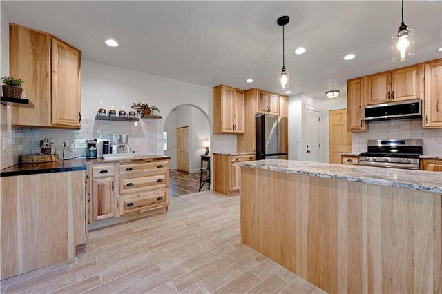 12001 W 150th Circle, Olathe, KS 66062