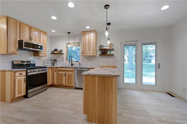 12001 W 150th Circle, Olathe, KS 66062