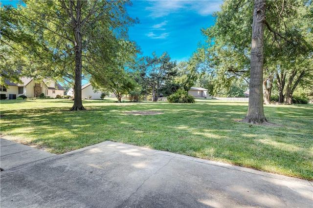 12001 W 150th Circle, Olathe, KS 66062