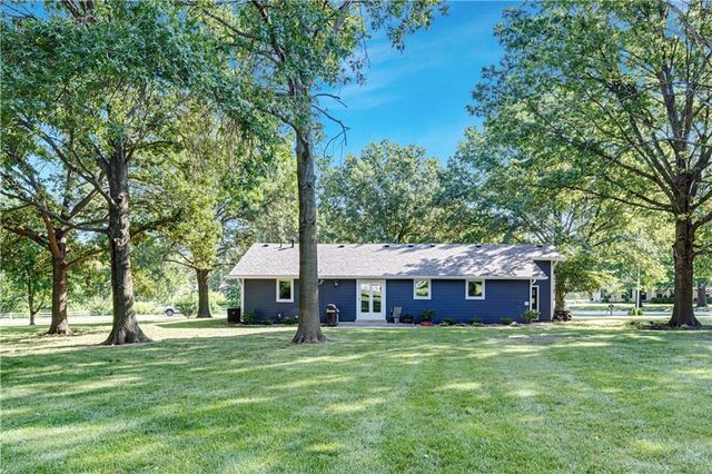12001 W 150th Circle, Olathe, KS 66062