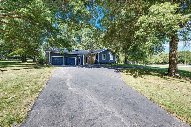 12001 W 150th Circle, Olathe, KS 66062