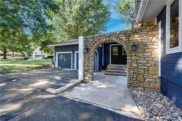 12001 W 150th Circle, Olathe, KS 66062