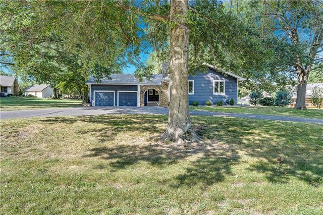 12001 W 150th Circle, Olathe, KS 66062