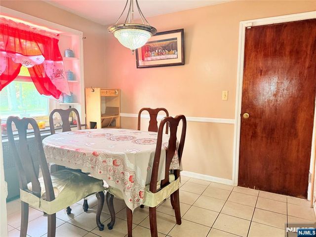 691 River Road, Teaneck, NJ 07666