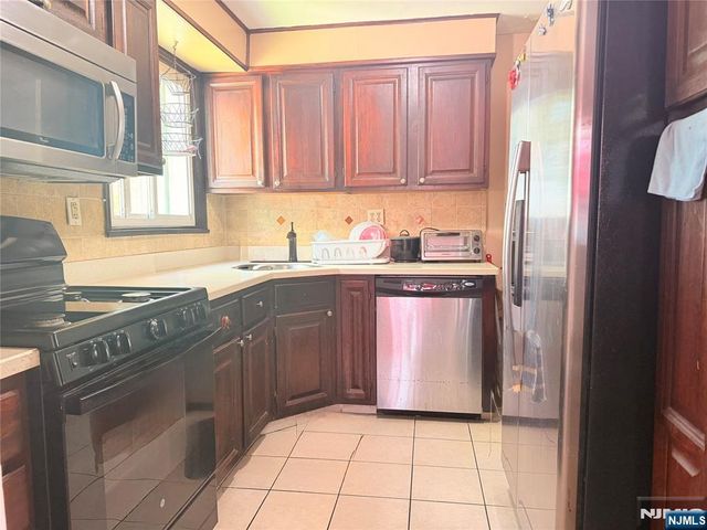 691 River Road, Teaneck, NJ 07666