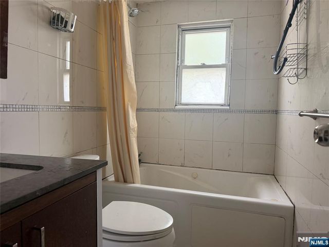 691 River Road, Teaneck, NJ 07666