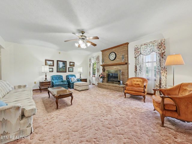 377 Thomas Loop Rd, Sevierville, TN 37876