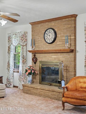 377 Thomas Loop Rd, Sevierville, TN 37876