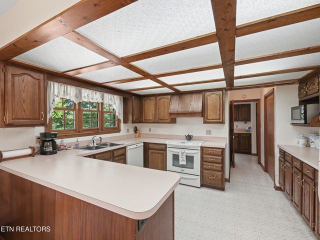 377 Thomas Loop Rd, Sevierville, TN 37876