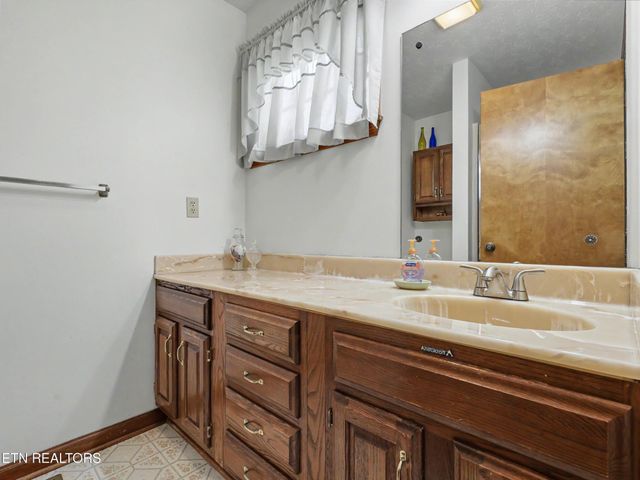 377 Thomas Loop Rd, Sevierville, TN 37876