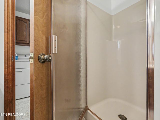 377 Thomas Loop Rd, Sevierville, TN 37876