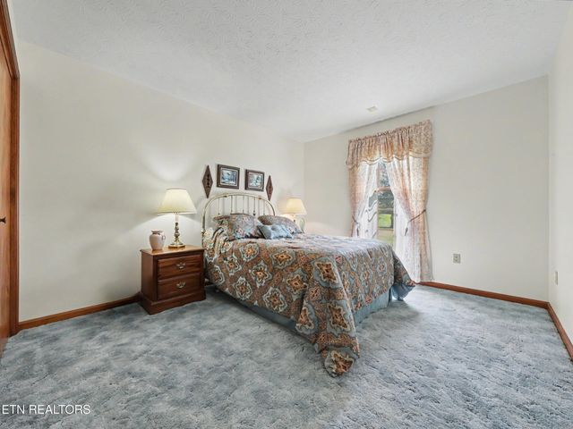 377 Thomas Loop Rd, Sevierville, TN 37876