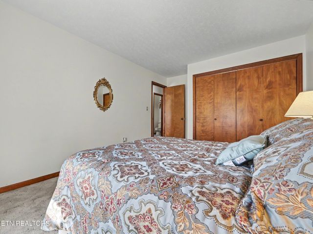 377 Thomas Loop Rd, Sevierville, TN 37876