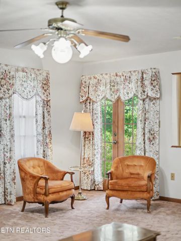 377 Thomas Loop Rd, Sevierville, TN 37876