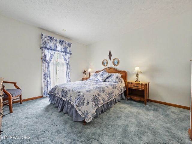377 Thomas Loop Rd, Sevierville, TN 37876