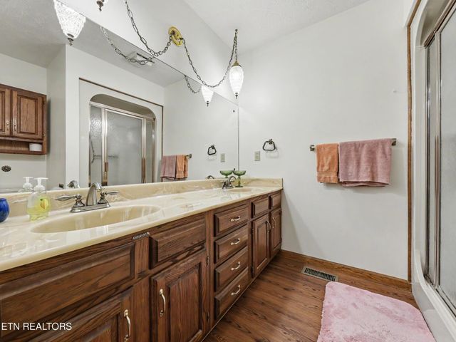 377 Thomas Loop Rd, Sevierville, TN 37876