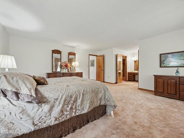 377 Thomas Loop Rd, Sevierville, TN 37876