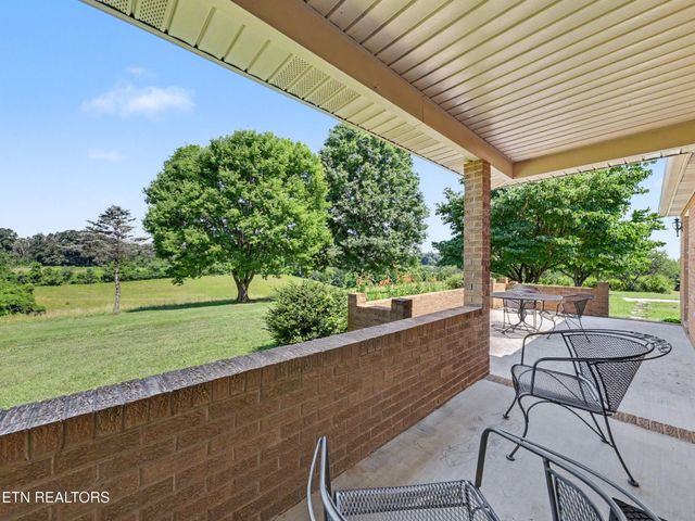 377 Thomas Loop Rd, Sevierville, TN 37876