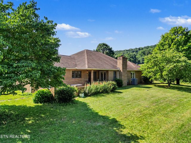 377 Thomas Loop Rd, Sevierville, TN 37876