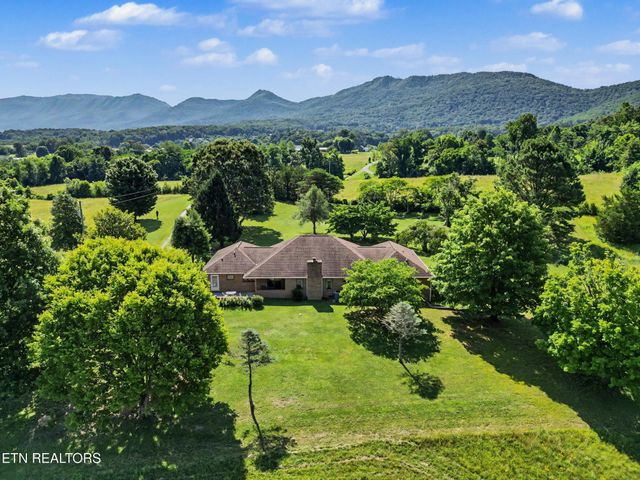 377 Thomas Loop Rd, Sevierville, TN 37876