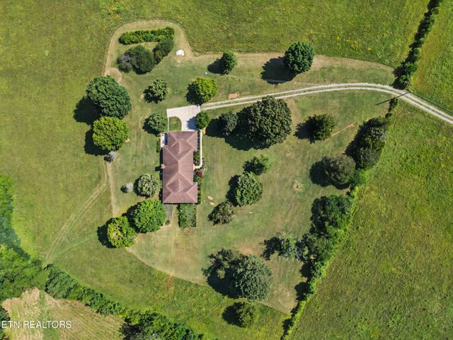377 Thomas Loop Rd, Sevierville, TN 37876