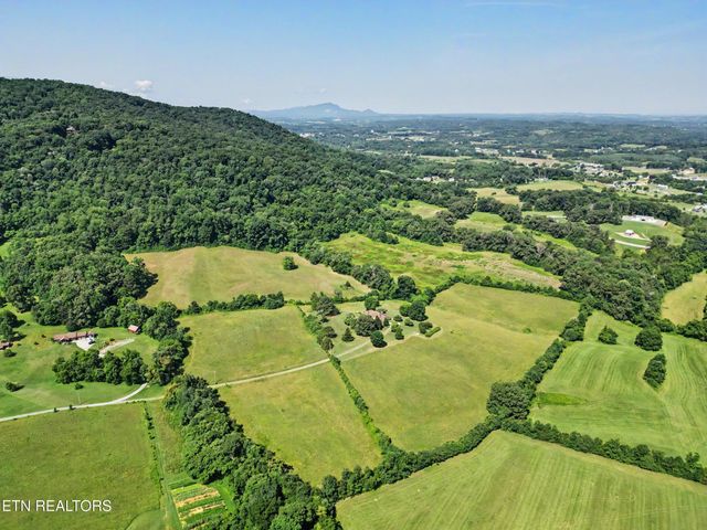 377 Thomas Loop Rd, Sevierville, TN 37876