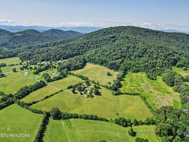 377 Thomas Loop Rd, Sevierville, TN 37876