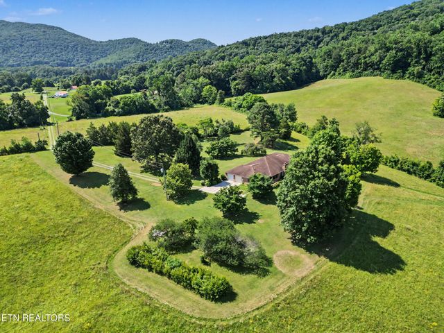 377 Thomas Loop Rd, Sevierville, TN 37876