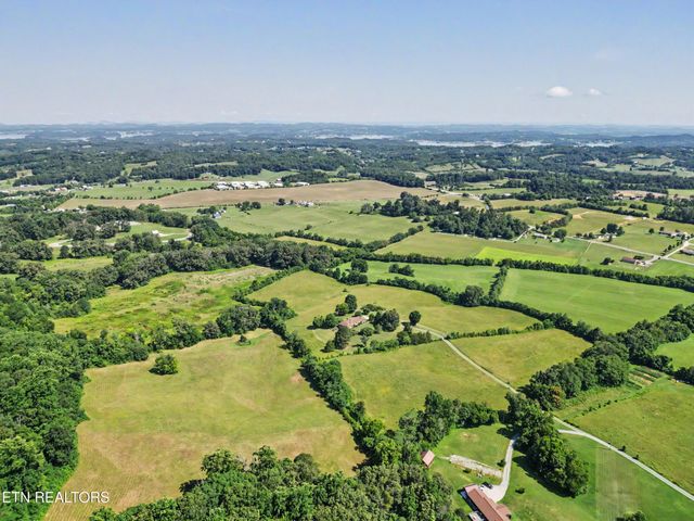 377 Thomas Loop Rd, Sevierville, TN 37876