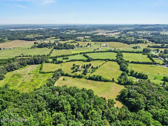 377 Thomas Loop Rd, Sevierville, TN 37876
