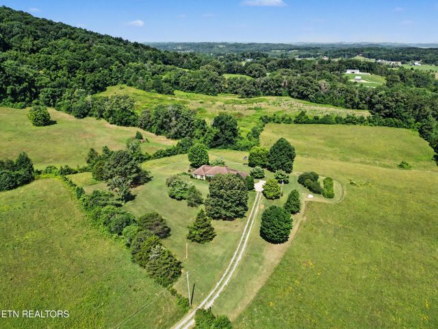377 Thomas Loop Rd, Sevierville, TN 37876