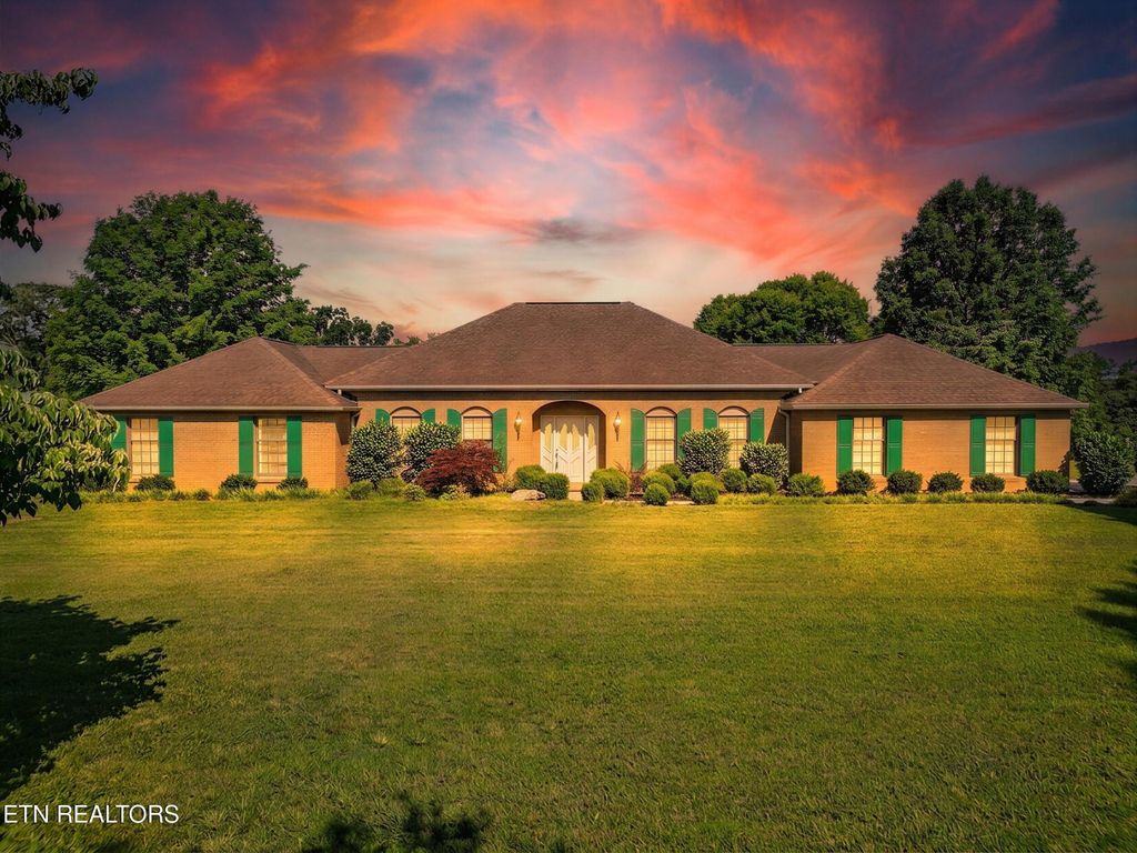 377 Thomas Loop Rd, Sevierville, TN 37876