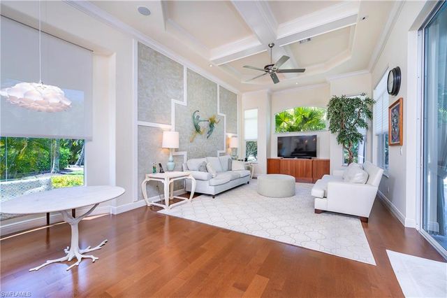 7657 Mulberry LN, Naples, FL 34114