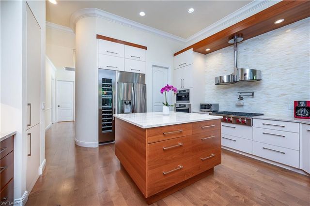 7657 Mulberry LN, Naples, FL 34114