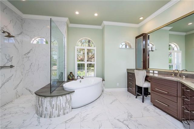 7657 Mulberry LN, Naples, FL 34114