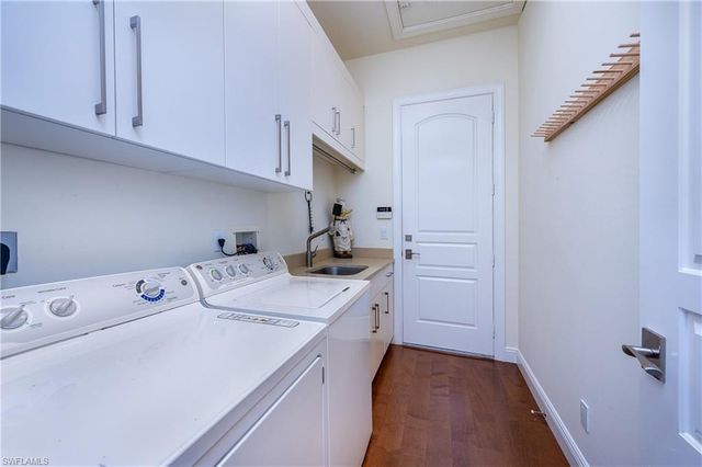 7657 Mulberry LN, Naples, FL 34114