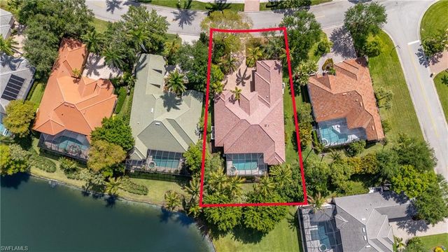 7657 Mulberry LN, Naples, FL 34114