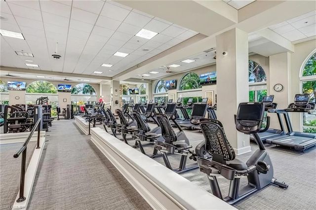 7657 Mulberry LN, Naples, FL 34114