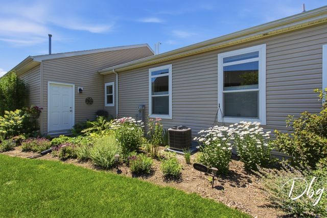 1512 Concord Circle, Grayslake, IL 60030