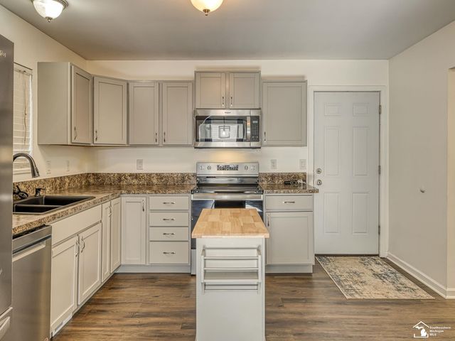 5893 Forestal Drive, Waterford Twp, MI 48327