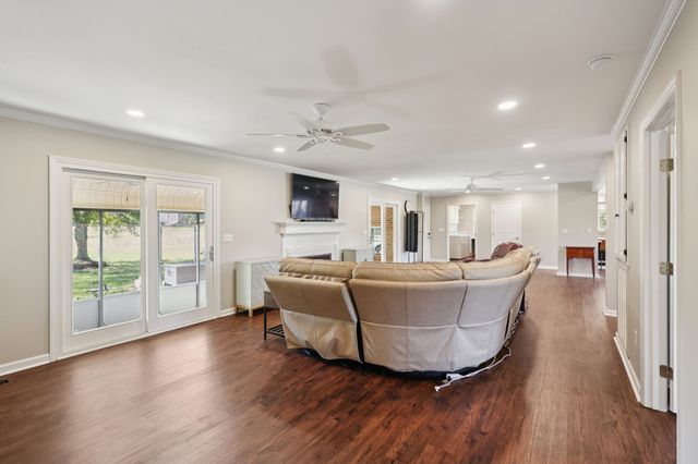 2397 Mt View Rd, Manchester, TN 37355