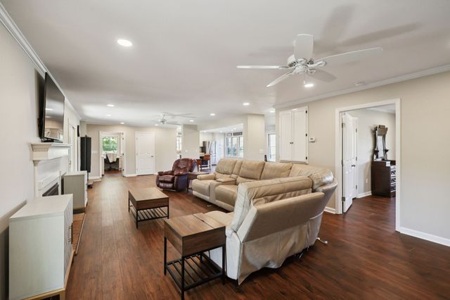 2397 Mt View Rd, Manchester, TN 37355