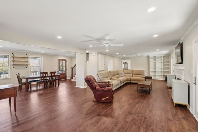 2397 Mt View Rd, Manchester, TN 37355