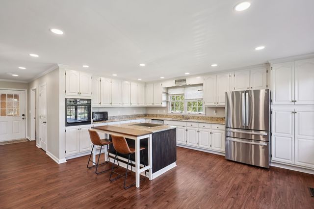 2397 Mt View Rd, Manchester, TN 37355