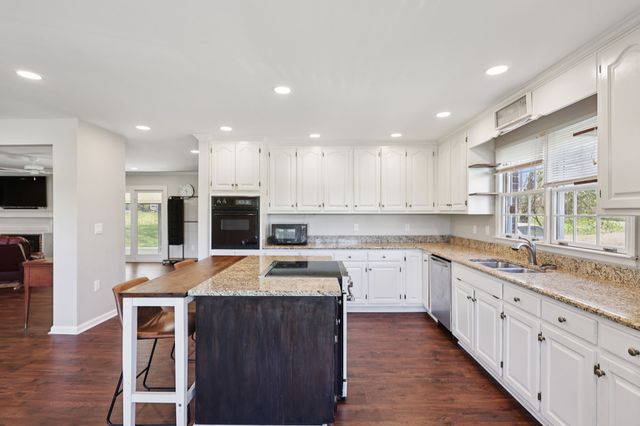 2397 Mt View Rd, Manchester, TN 37355