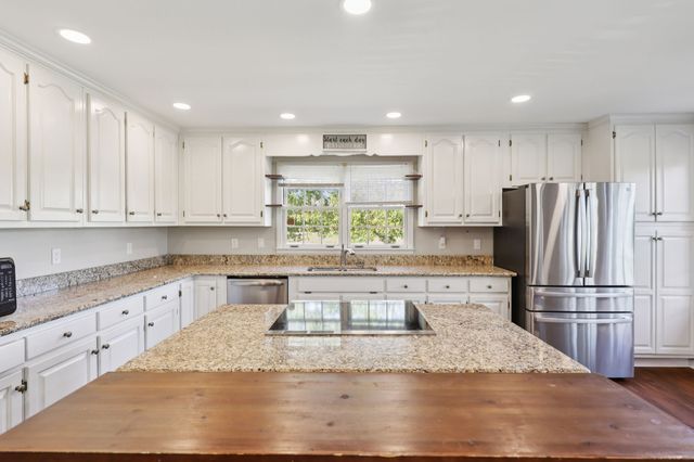 2397 Mt View Rd, Manchester, TN 37355